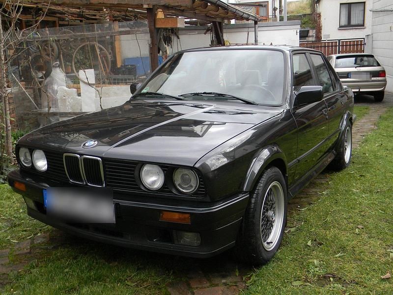 Gebraucht BMW 325 170 PS (125 kW) 1988 Schwarz Limousine