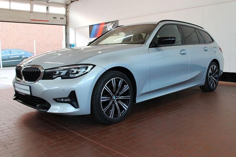 Silber Gebraucht 2020 BMW 320 Sport Line Limousine | 20.289 € (Fairer Preis) - Bild 1/4