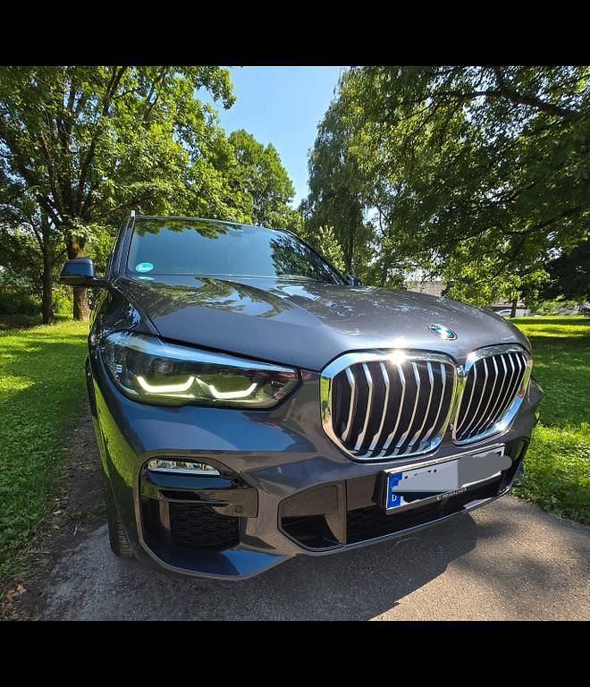 Grau Gebraucht 2019 BMW X5 M Sport SUV | 38.700 € - Bild 1/4