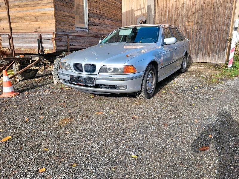 Silber Gebraucht 2000 BMW 523 M Sport Kombi | 1.250 € (Superpreis) - Bild 1/4