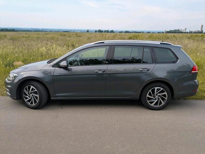 Gebraucht 2018 VW Golf VII Edition Kombi | 11.800 € - Bild 1/4