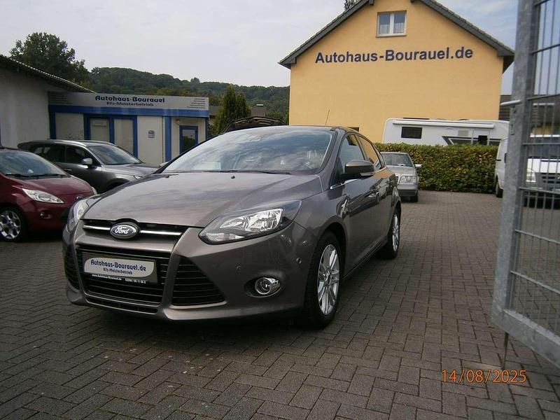 Brisbane braun (met.) Gebraucht 2013 Ford Focus Titanium Kleinwagen | 7.700 € (Teuer) - Bild 1/4