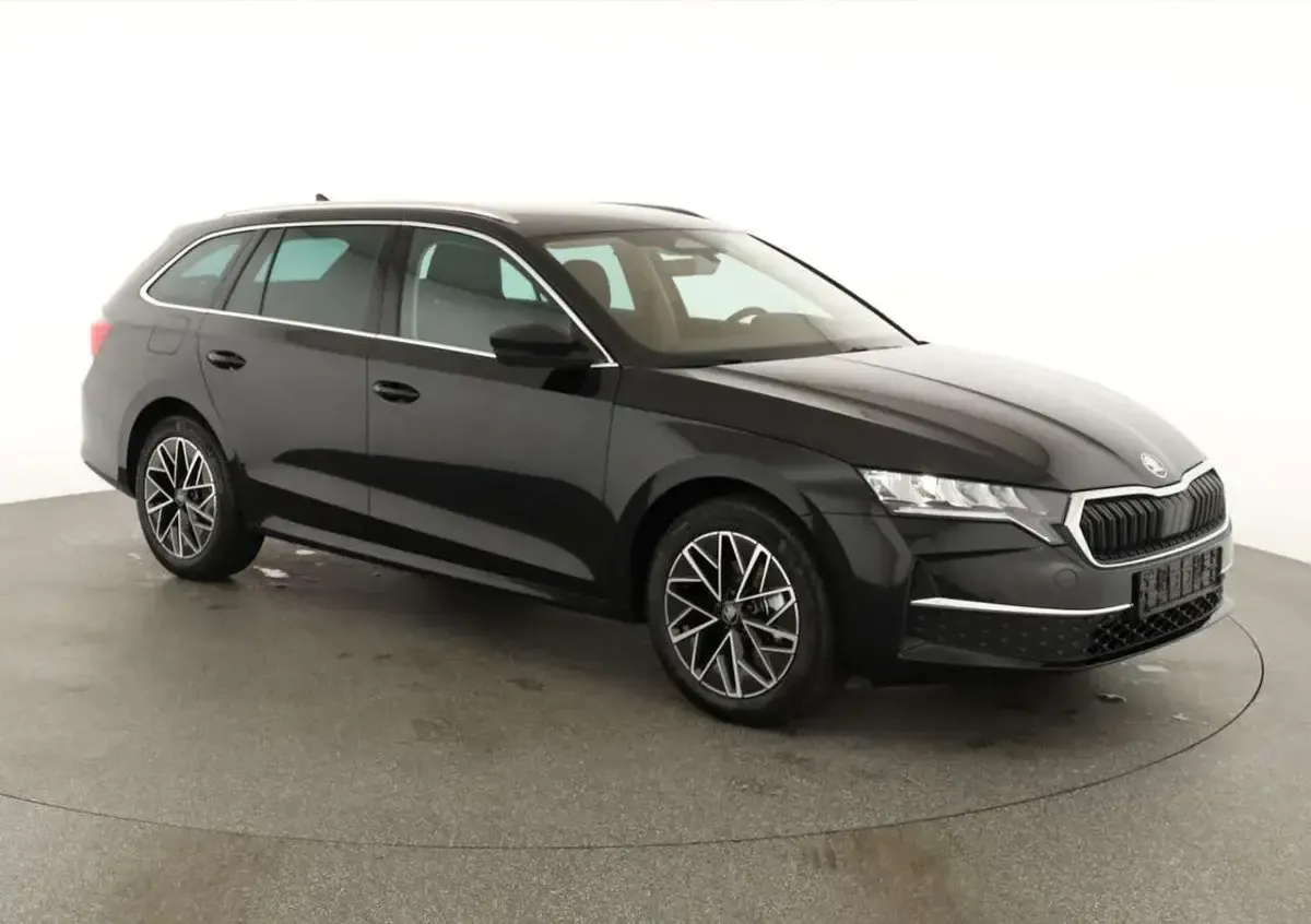 Neu Skoda Octavia Selection 150 PS (110 kW) 2026 Schwarz Kombi