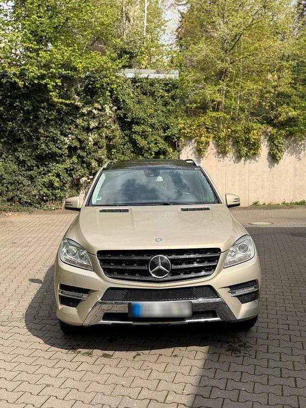 Gebraucht Mercedes ML350 242 PS (177 kW) 2012 Gold SUV