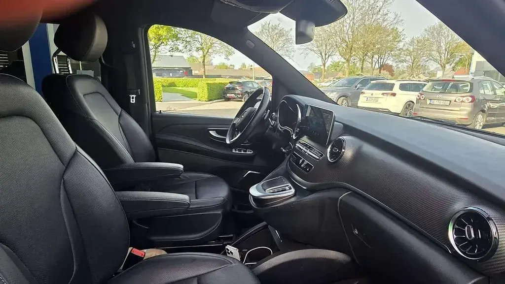 Gebraucht Mercedes V300 Avantgarde Edition 237 PS (174 kW) 2021 Grau Van / Kleinbus
