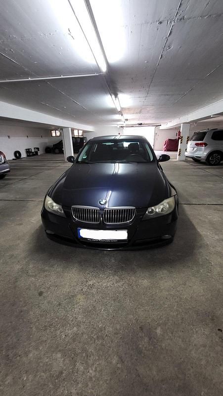 Blau Gebraucht 2005 BMW 325 Limousine | 4.750 € - Bild 1/4