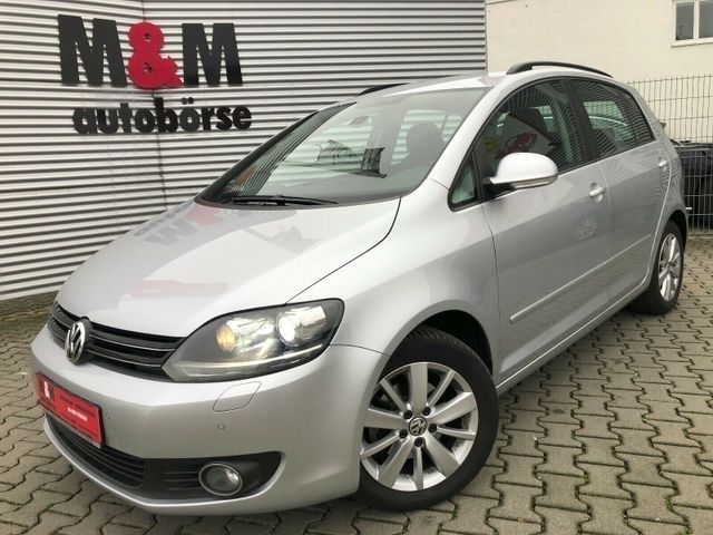 Silber Gebraucht 2012 VW Golf VII Comfortline Limousine | 11.900 € (Teuer) - Bild 1/4