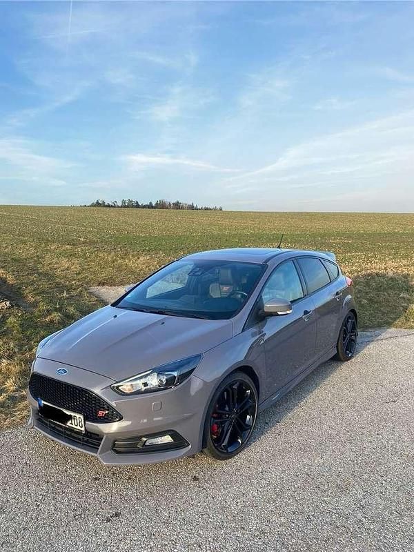Gebraucht Ford Focus ST 185 PS (136 kW) 2017 Grau Limousine