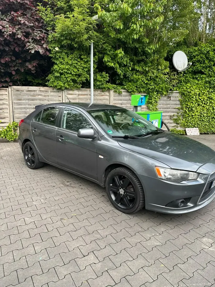 Gebraucht Mitsubishi Lancer 140 PS (102 kW) 2010 Grau Limousine