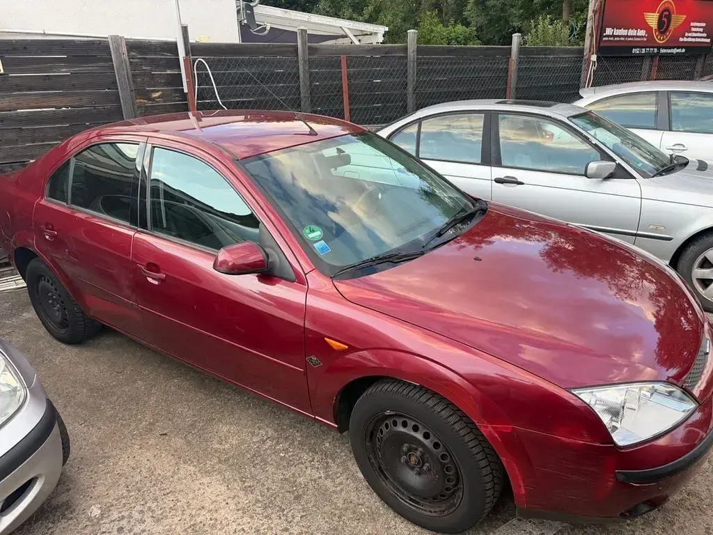 Gebraucht Ford Mondeo Ambiente 125 PS (91 kW) 2001 Rot Limousine