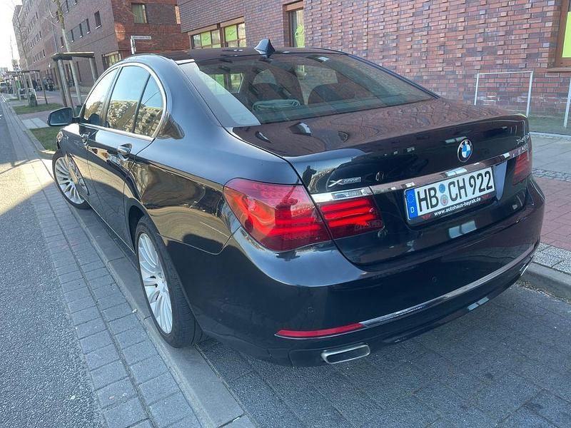 Gebraucht BMW 740 Exclusive 313 PS (230 kW) 2014 Schwarz Limousine