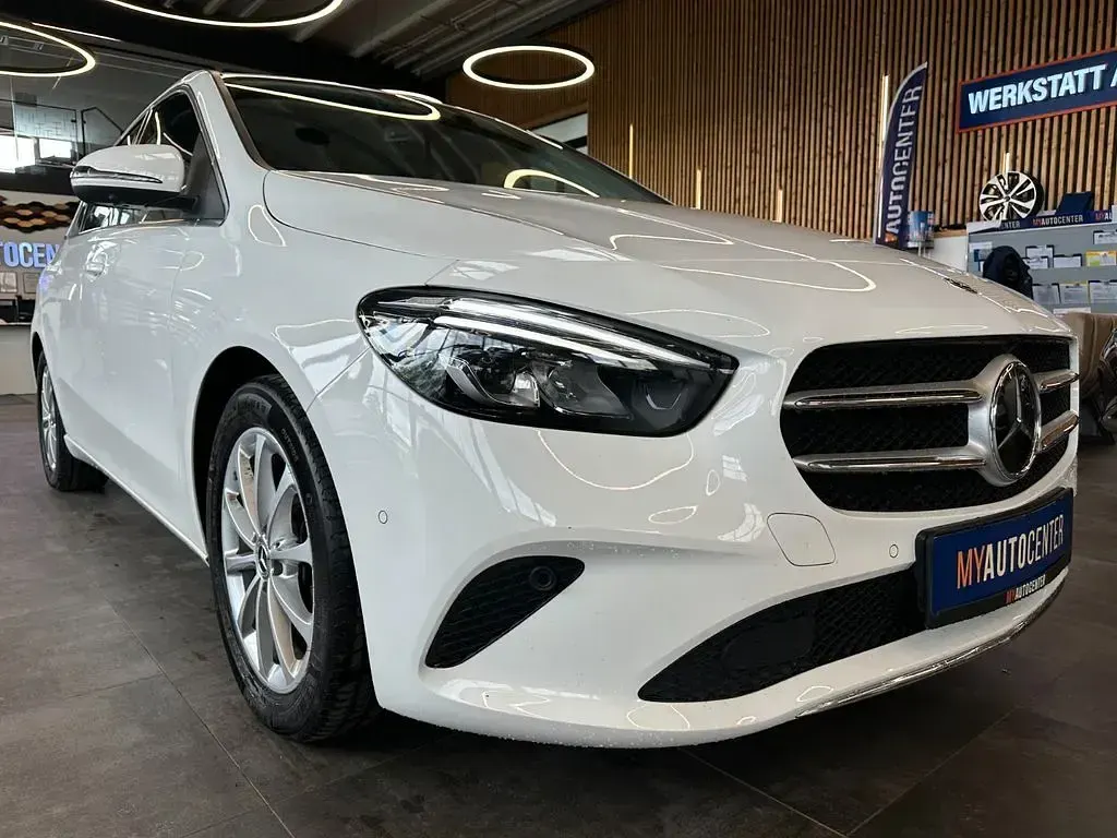 Gebraucht Mercedes B200 150 PS (110 kW) 2020 Weiß Kleinwagen