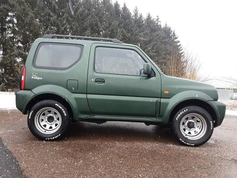 Grün Gebraucht 2009 Suzuki Jimny SUV | 8.800 € (Etwas zu teuer) - Bild 1/4