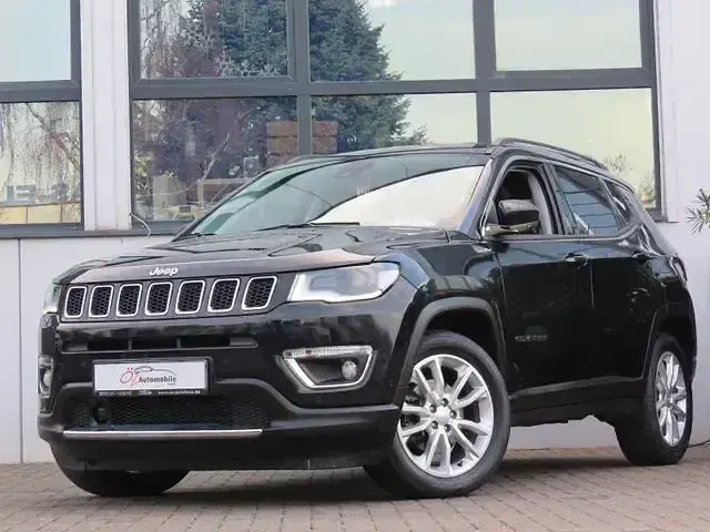 Käytetty Jeep Compass 150 HP (110 kW) 2021 Musta Katumaasturi
