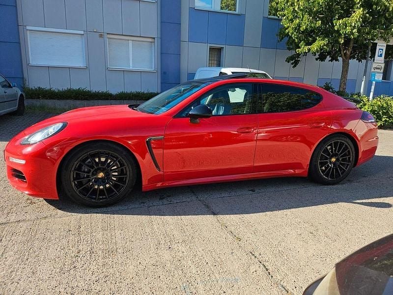 Rot Gebraucht 2015 Porsche Panamera 4 Chrono Limousine | 23.498 € (Fairer Preis) - Bild 1/4
