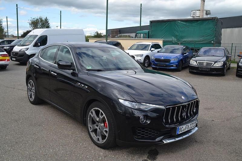 Gebraucht Maserati Levante 250 PS (183 kW) 2017 Schwarz SUV