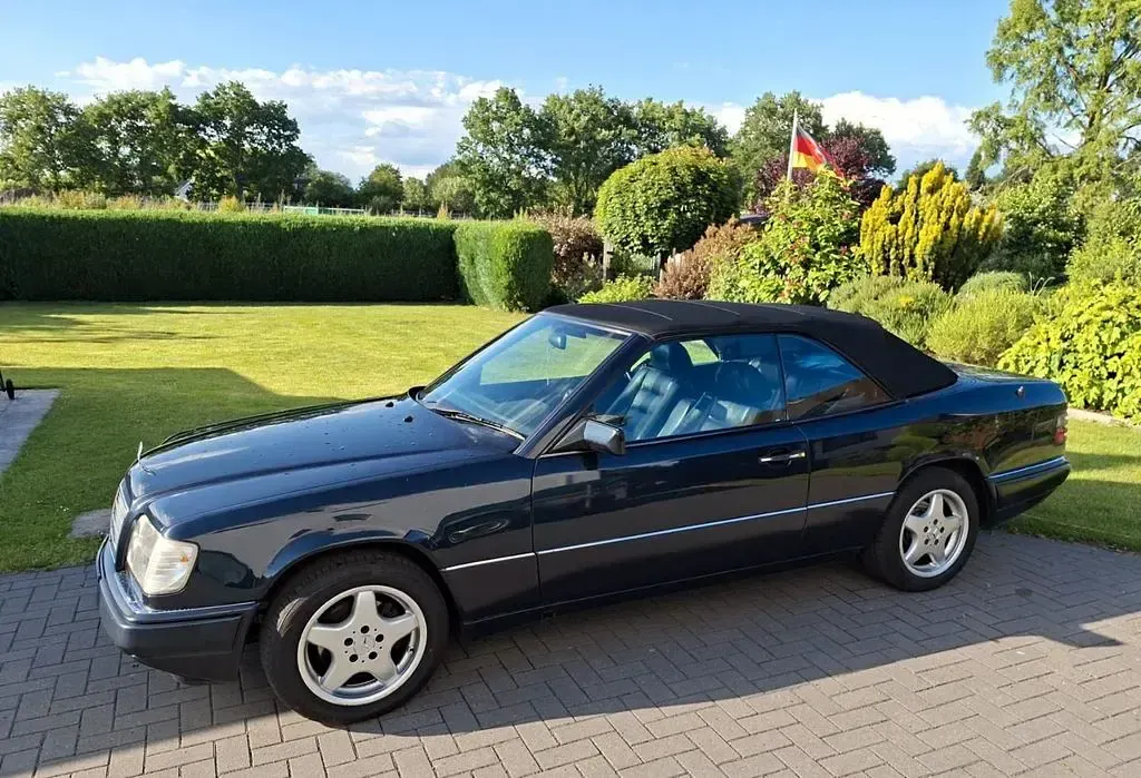Gebraucht Mercedes E200 136 PS (100 kW) 1997 Blau Cabrio