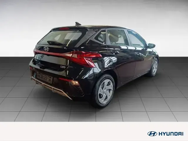 Gebraucht Hyundai i20 Select 101 PS (74 kW) 2024 Schwarz Kleinwagen
