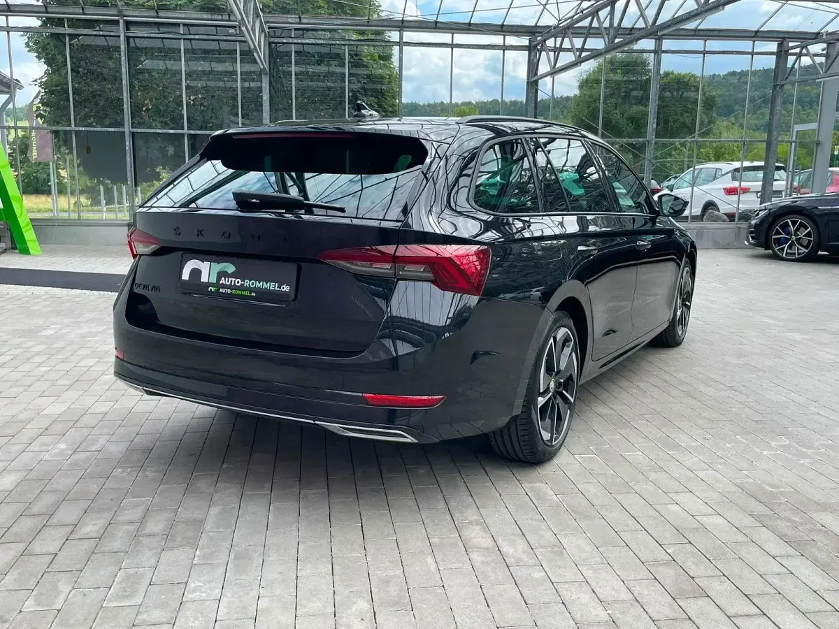 Gebraucht Skoda Octavia SportLine 150 PS (110 kW) 2024 Cerna magic/black magic (metallic) Kombi