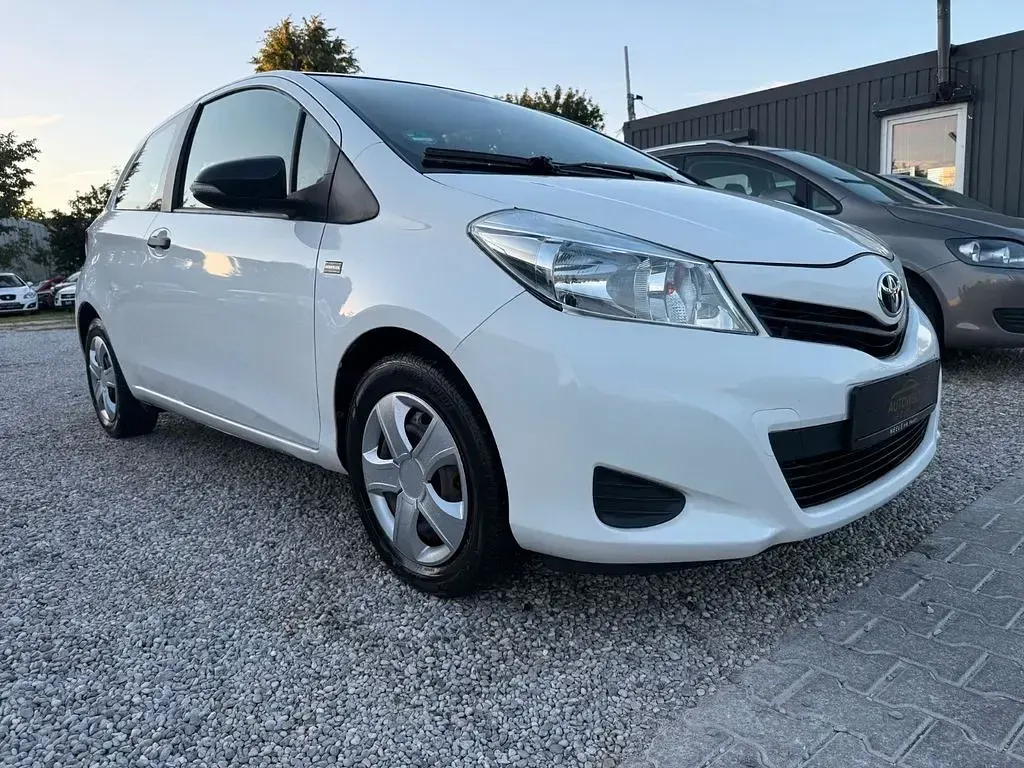 Gebraucht Toyota Yaris Cool 69 PS (50 kW) 2012 Weiß Kleinwagen