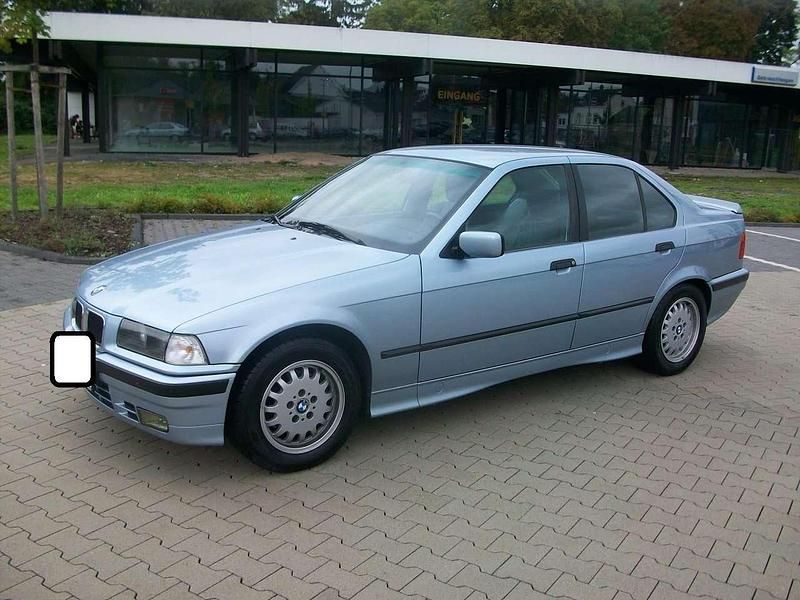 Gebraucht BMW 325 192 PS (141 kW) 1992 Blau Limousine