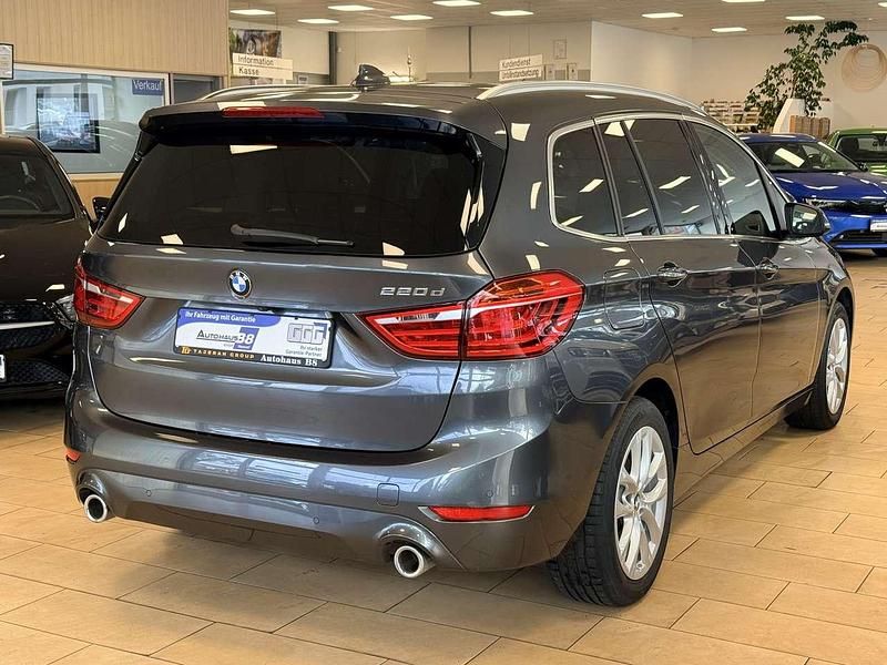 Gebraucht BMW 220 Advantage 190 PS (139 kW) 2022 Grau Van / Kleinbus