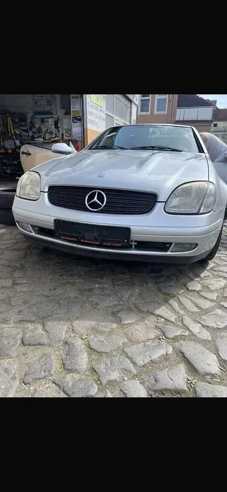 Gebraucht Mercedes SLK230 193 PS (141 kW) 1998 Silber Cabrio