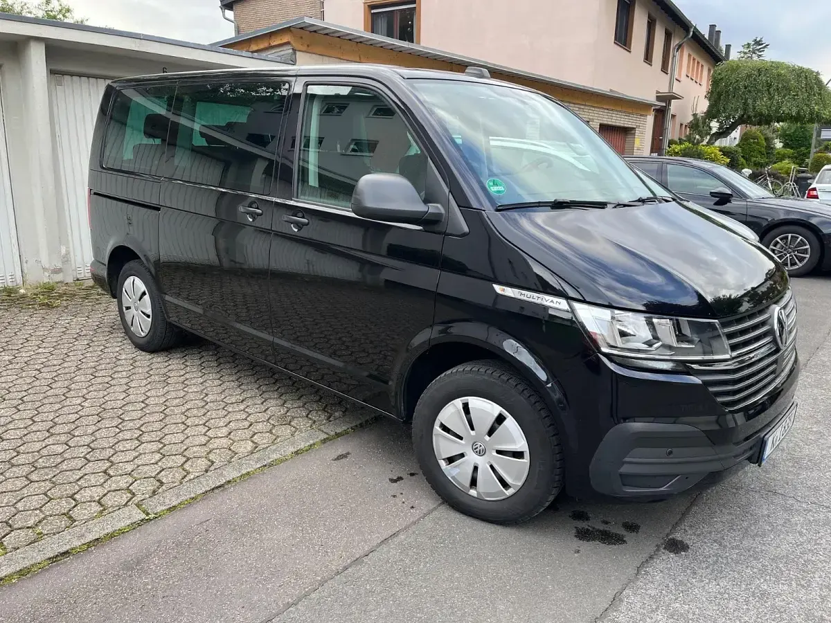 Używany VW Multivan 150 KM (110 kW) 2021 Czarny Minivan
