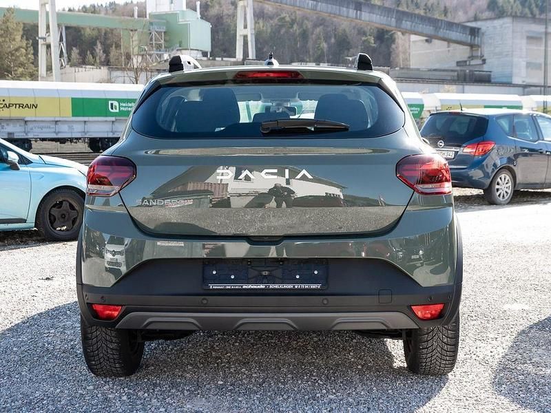 Gebraucht Dacia Sandero Expression 101 PS (74 kW) 2023 Grün SUV
