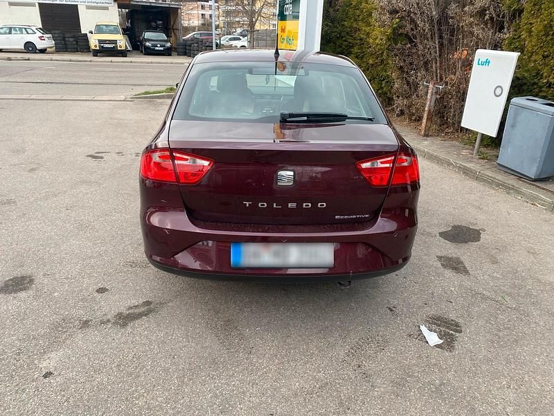 Gebraucht Seat Toledo 77 PS (56 kW) 2013 Rot Kleinwagen