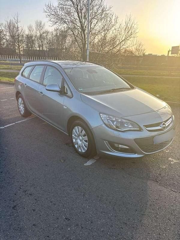 Gebraucht Opel Astra Edition 110 PS (80 kW) 2013 Grau Kombi