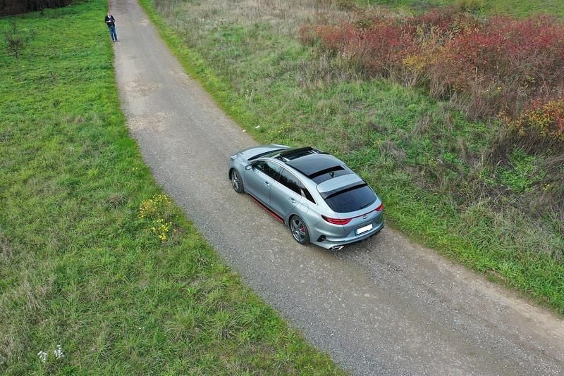 Grau Gebraucht 2020 Kia ProCeed GT Kleinwagen | 24.590 € (Fairer Preis) - Bild 1/4