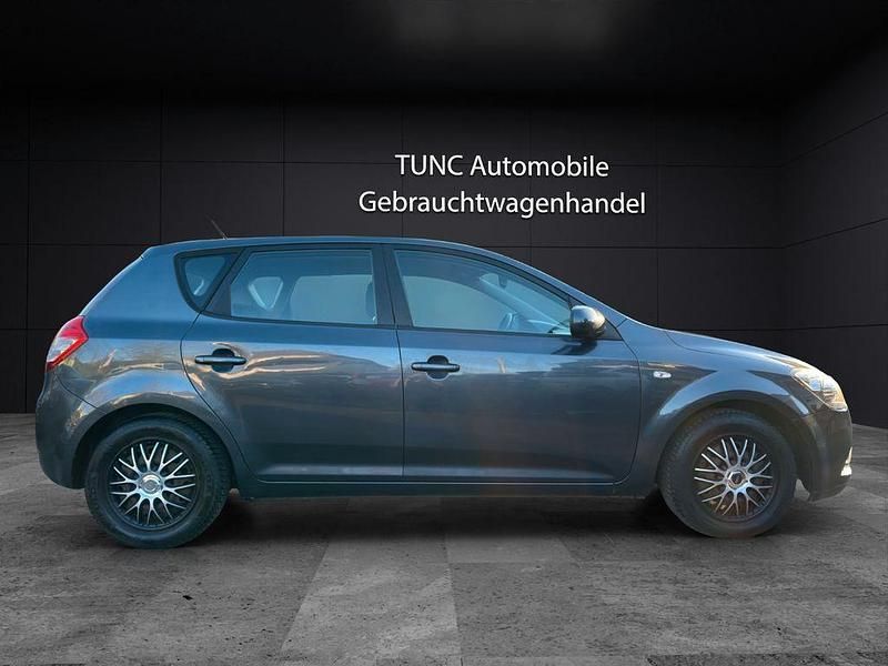 Gebraucht Kia Ceed Edition 7 90 PS (66 kW) 2011 Grau Kleinwagen