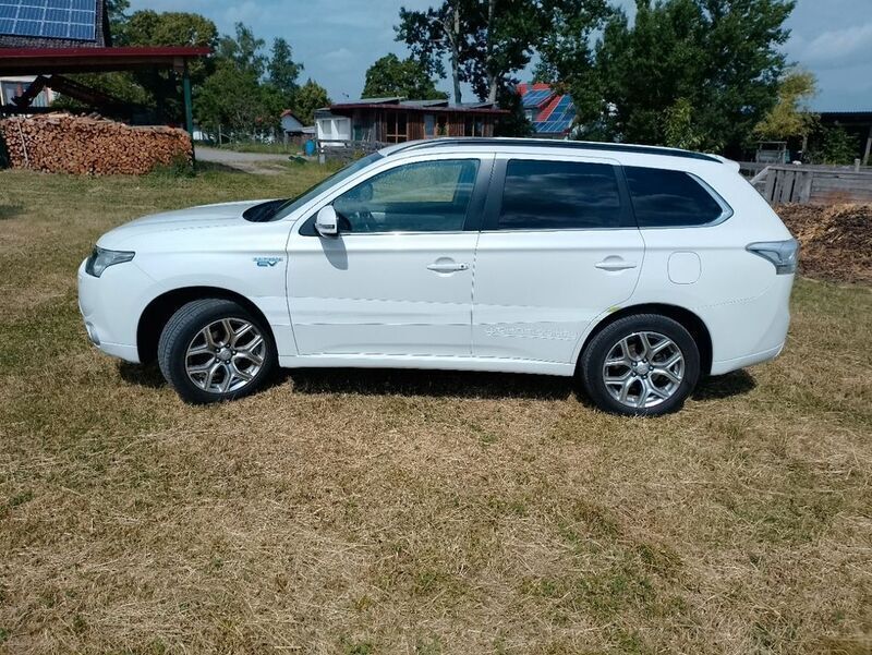 Gebraucht 2015 Mitsubishi Outlander P-HEV SUV | 13.999 € (Guter Preis) - Bild 1/4