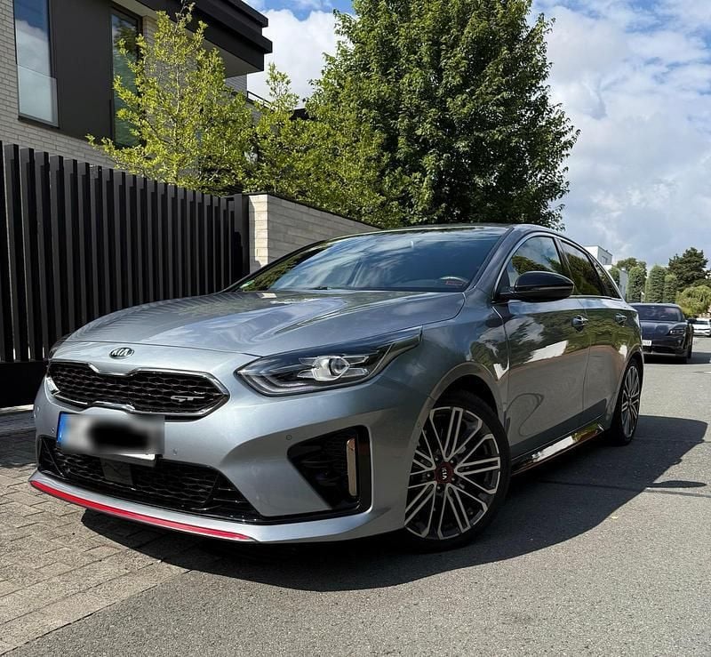 Silber Gebraucht 2020 Kia ProCeed GT Kleinwagen | 24.199 € (Fairer Preis) - Bild 1/4