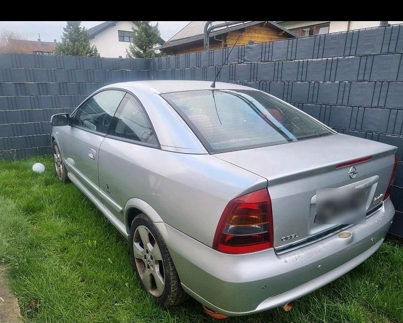 Gebraucht Opel Astra 190 PS (139 kW) 2001 Silber Coupé