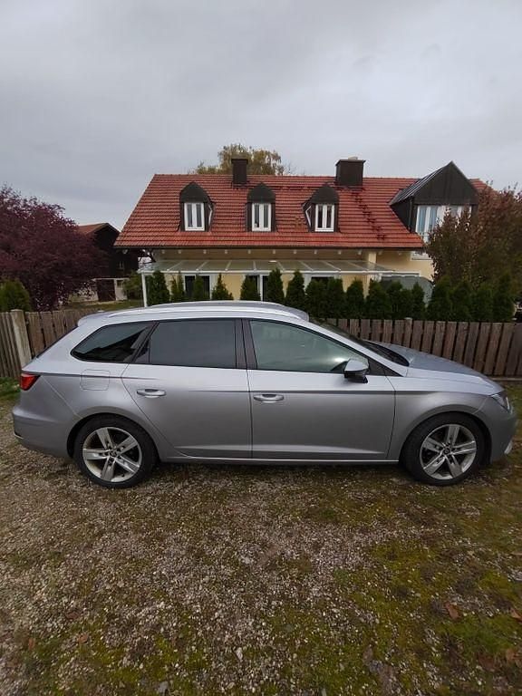 Silber Gebraucht 2020 Seat Leon FR Limousine | 15.500 € (Superpreis) - Bild 1/4