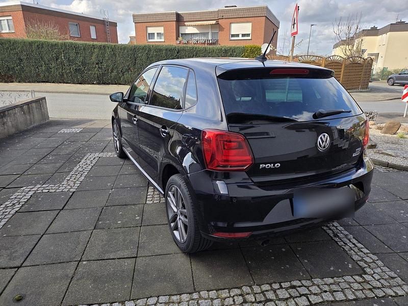 Gebraucht VW Polo Allstar 90 PS (66 kW) 2016 Schwarz Kleinwagen
