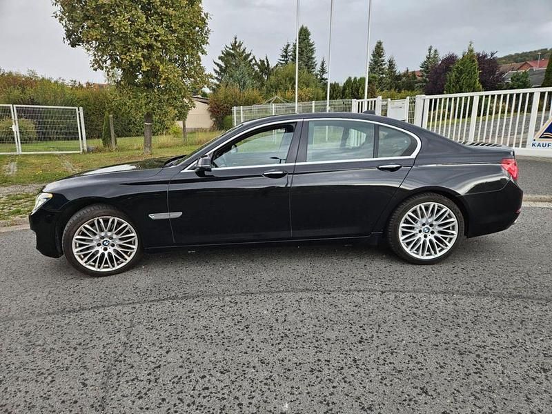Schwarz Gebraucht 2014 BMW 730 Limousine | 16.500 € (Fairer Preis) - Bild 1/4