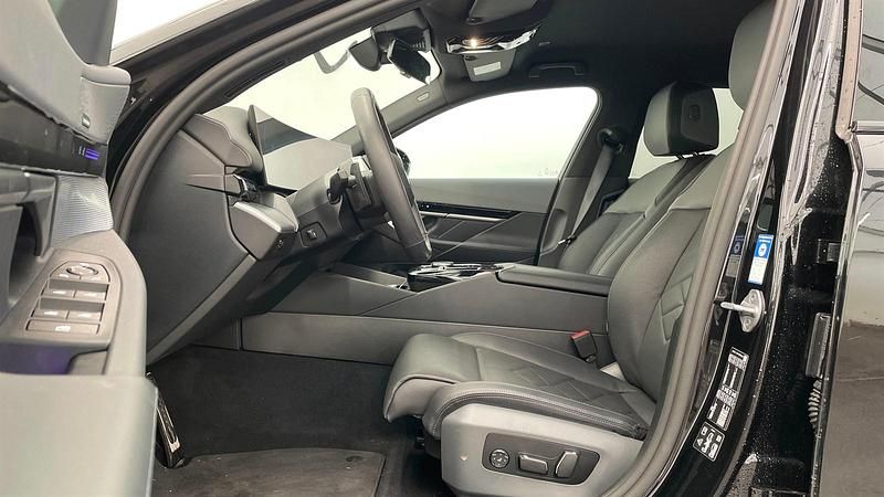 Gebraucht BMW 540 Comfort Edition 286 PS (210 kW) 2024 Saphirschwarz metallic Kombi