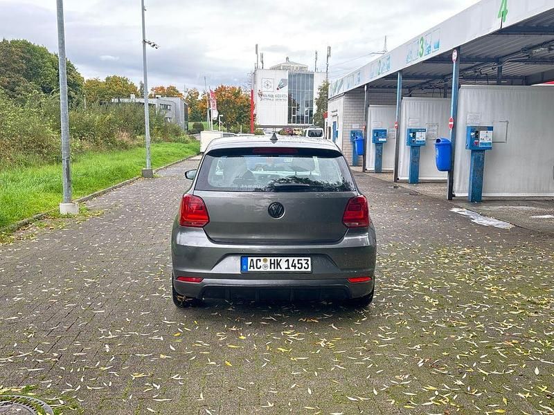 Gebraucht VW Polo Comfortline 60 PS (44 kW) 2016 Grau Limousine