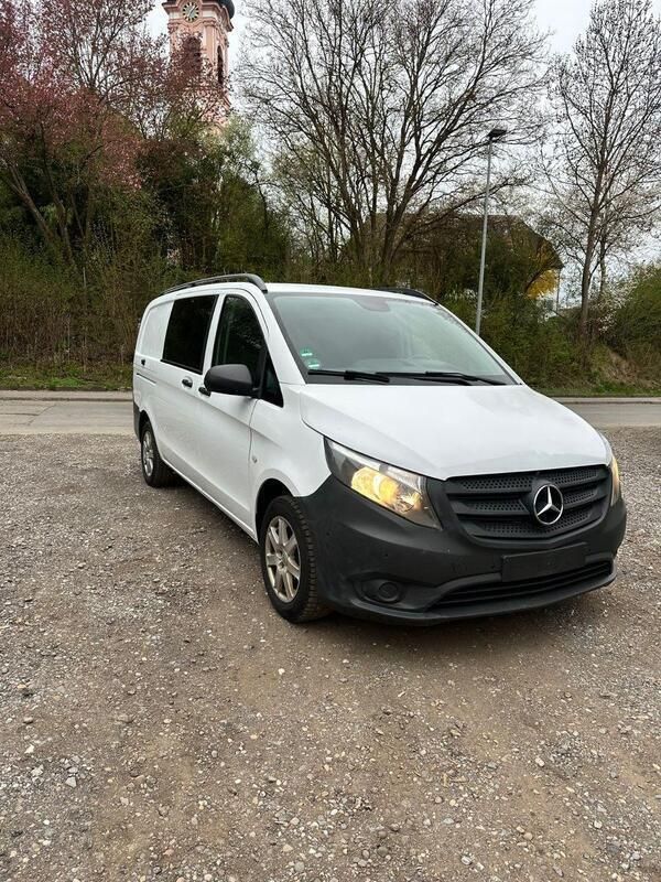 Weiß Gebraucht 2015 Mercedes Vito Van / Kleinbus | 8.600 € - Bild 1/4