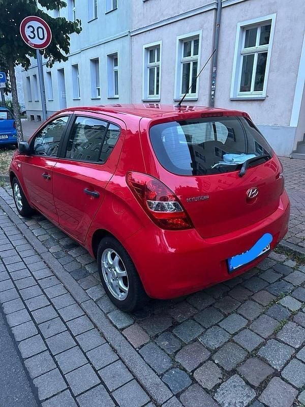 Rot Gebraucht 2010 Hyundai i20 Kleinwagen | 1.650 € (Superpreis) - Bild 1/3