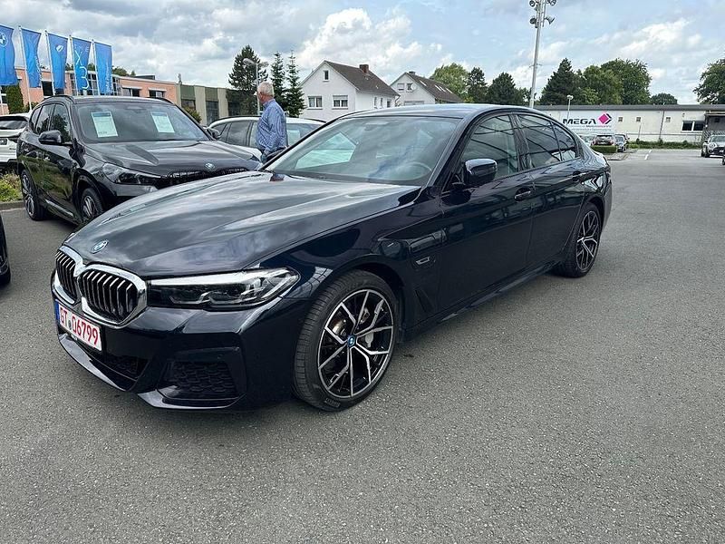 Schwarz Gebraucht 2021 BMW 530e Limousine | 34.999 € (Etwas zu teuer) - Bild 1/4