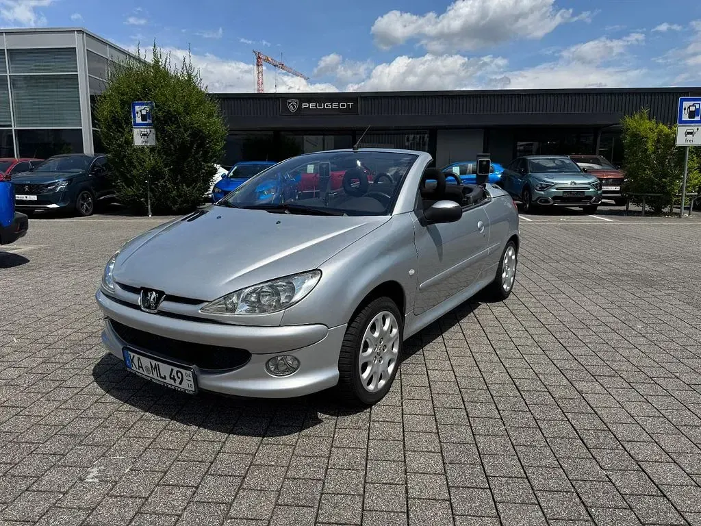 Gebraucht Peugeot 206 CC 109 PS (80 kW) 2003 Silber Cabrio