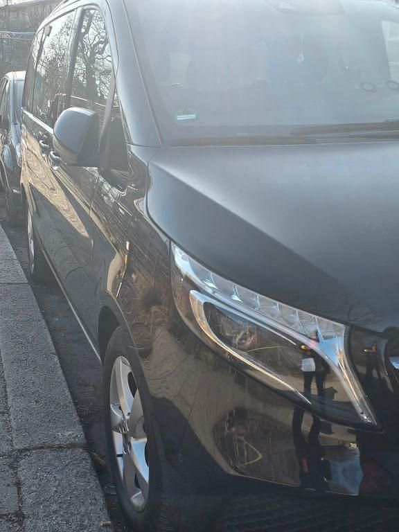 Gebraucht Mercedes V220 Avantgarde Edition 163 PS (119 kW) 2022 Schwarz Van / Kleinbus