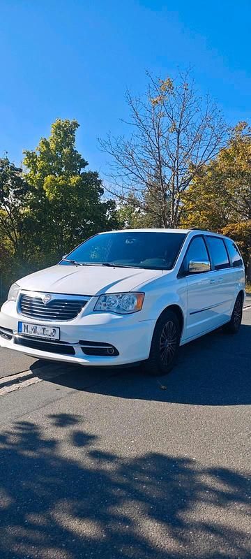 Weiß Gebraucht 2015 Lancia Voyager S Van / Kleinbus | 14.990 € (Fairer Preis) - Bild 1/4