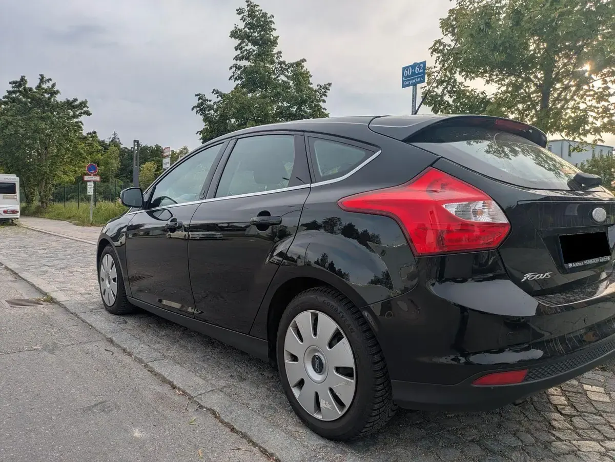 Gebraucht Ford Focus 125 PS (91 kW) 2012 Schwarz Kombi