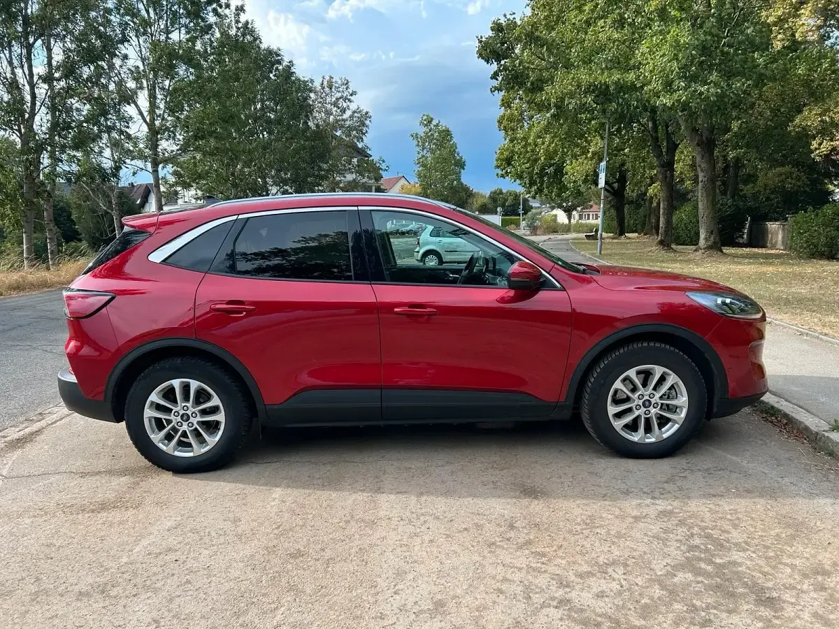 Gebraucht Ford Kuga Titanium 225 PS (165 kW) 2021 Rot SUV