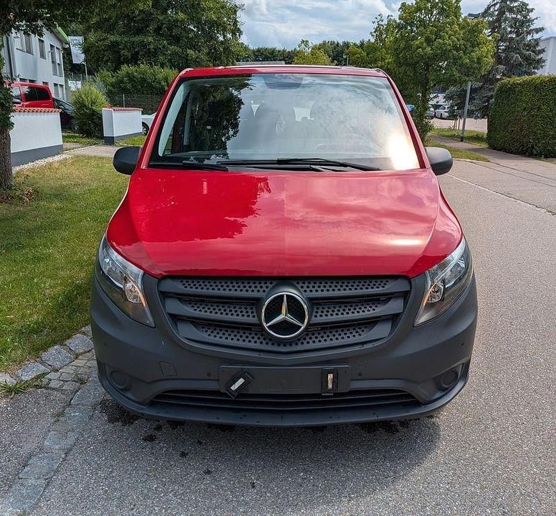 Gebraucht Mercedes Vito 88 PS (64 kW) 2019 Rot Van
